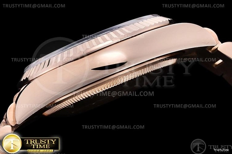 1028 RDD0219E – DayDate 36mm RelaxedFit 695